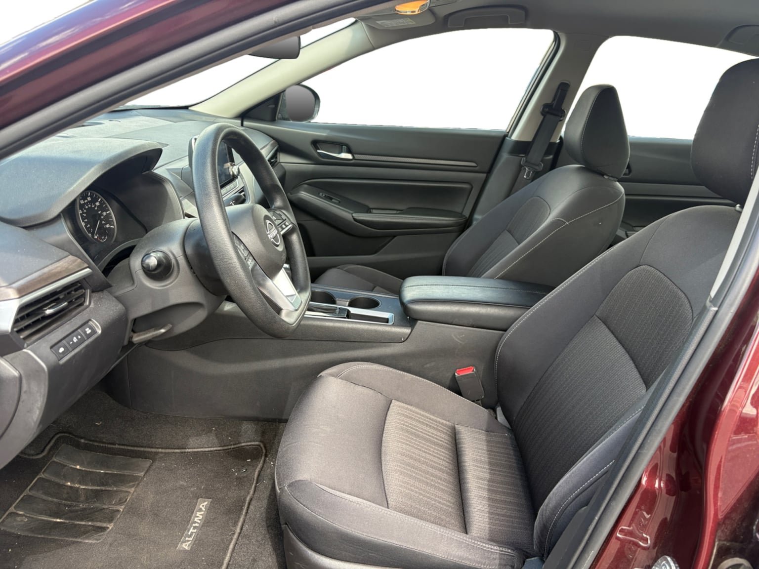 Used 2025 Nissan Altima 2.5 SV FWD image 10