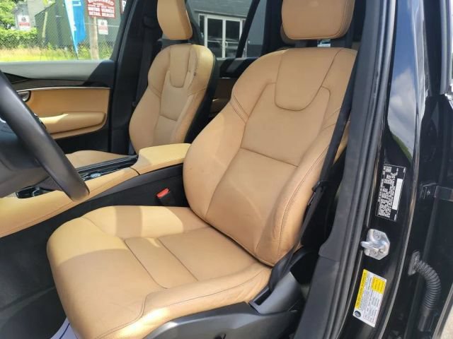 Used 2018 Volvo XC90 T6 Momentum w/ Convenience Package AWD/4WD image 11