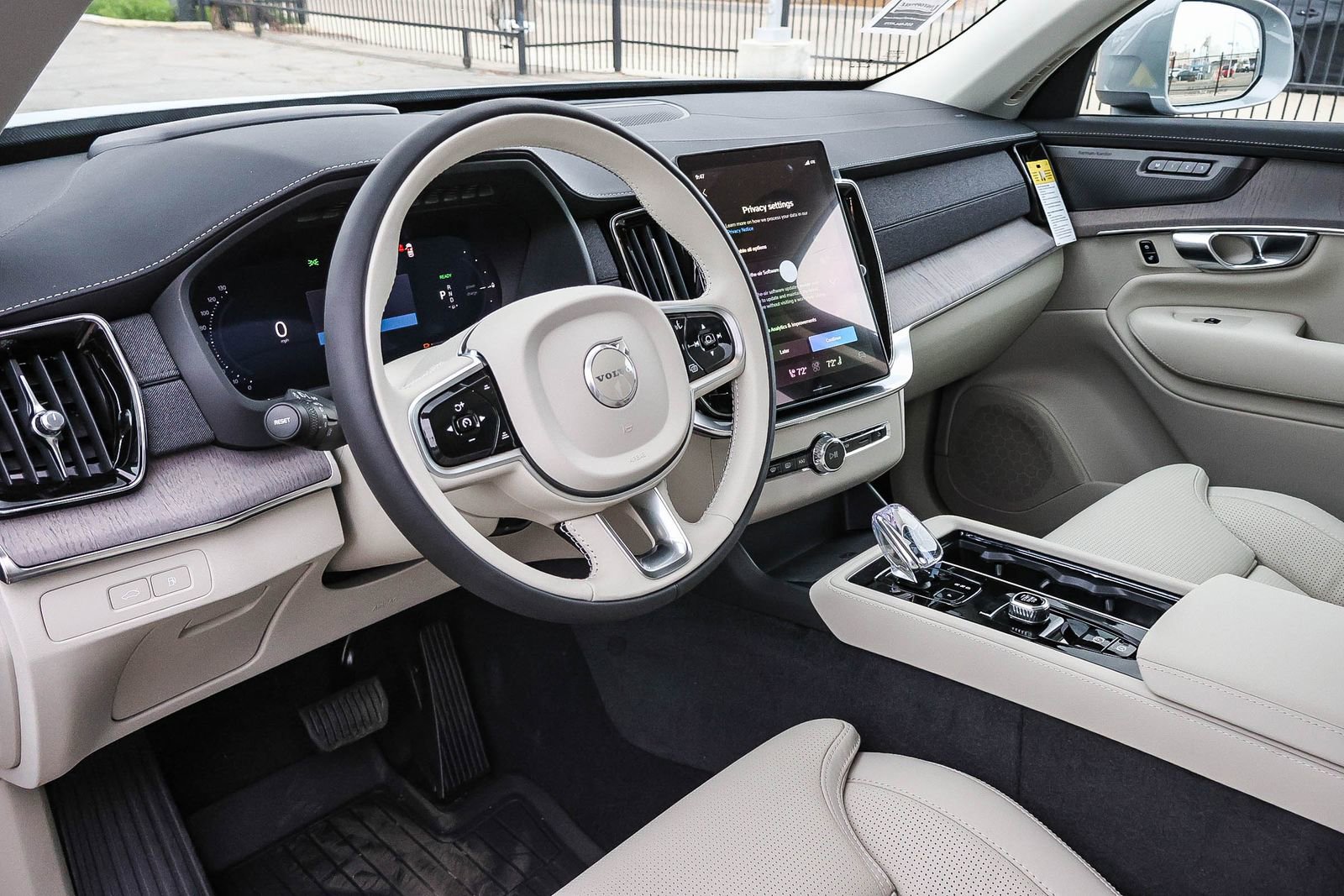 New 2026 Volvo XC90 T8 Ultra w/ Protection Package Premier image 29