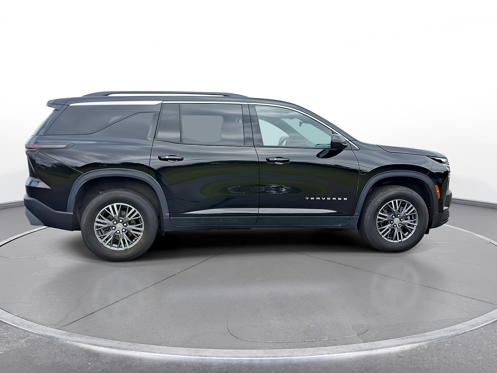 Used 2025 Chevrolet Traverse LT FWD image 8