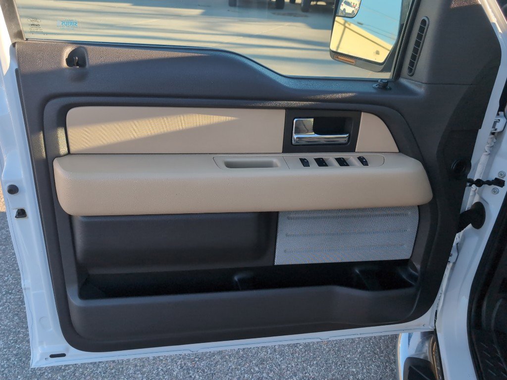 Used 2014 Ford F150 XLT w/ XLT Chrome Package image 8
