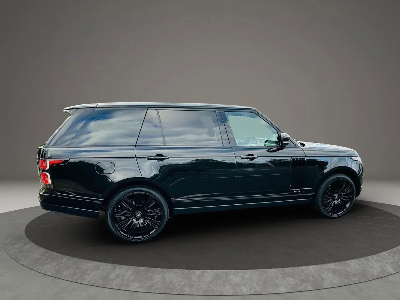 Used 2018 Land Rover Range Rover Long Wheelbase Supercharged AWD/4WD image 8