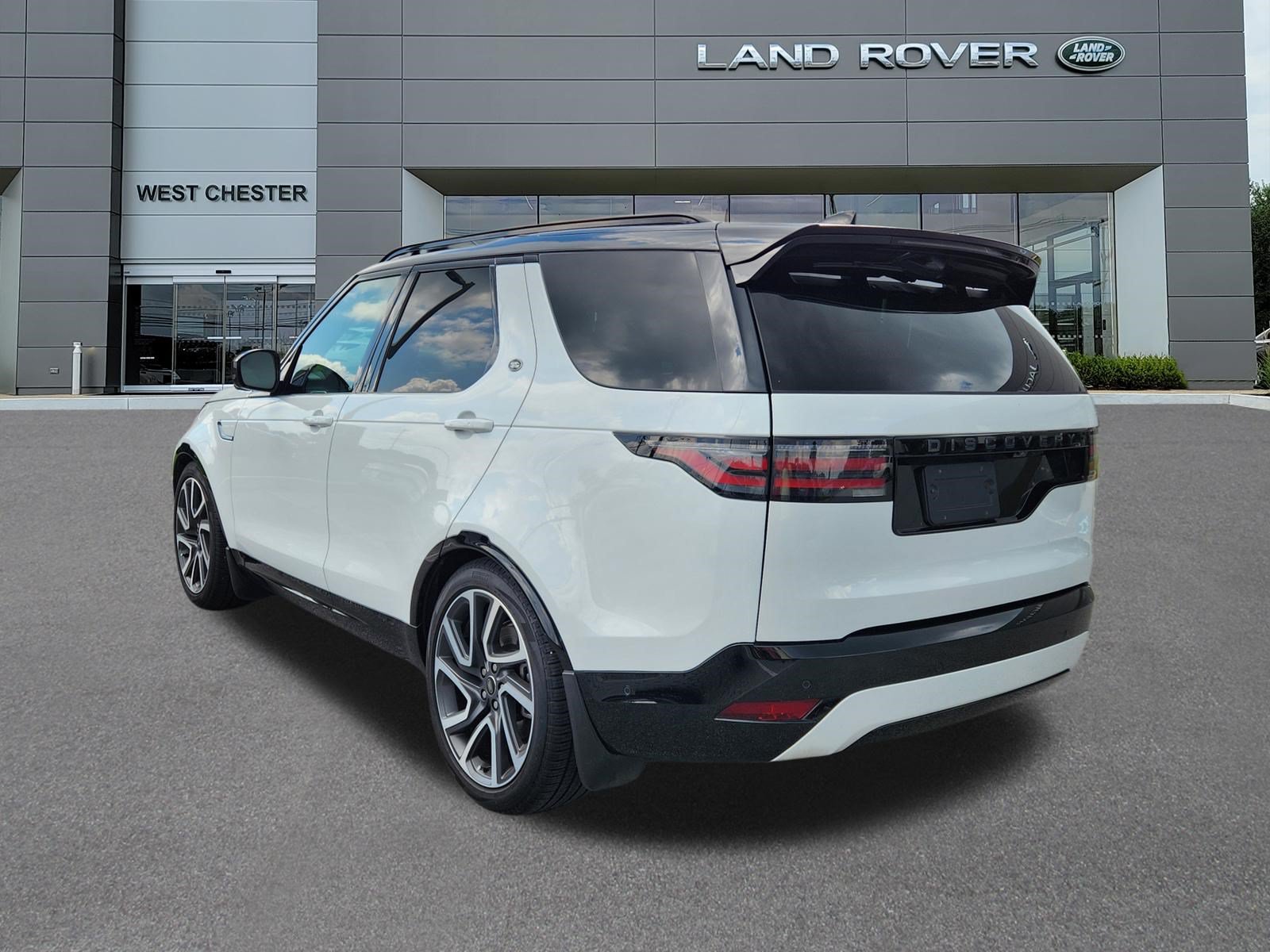 Certified 2024 Land Rover Discovery Dynamic SE AWD/4WD image 3
