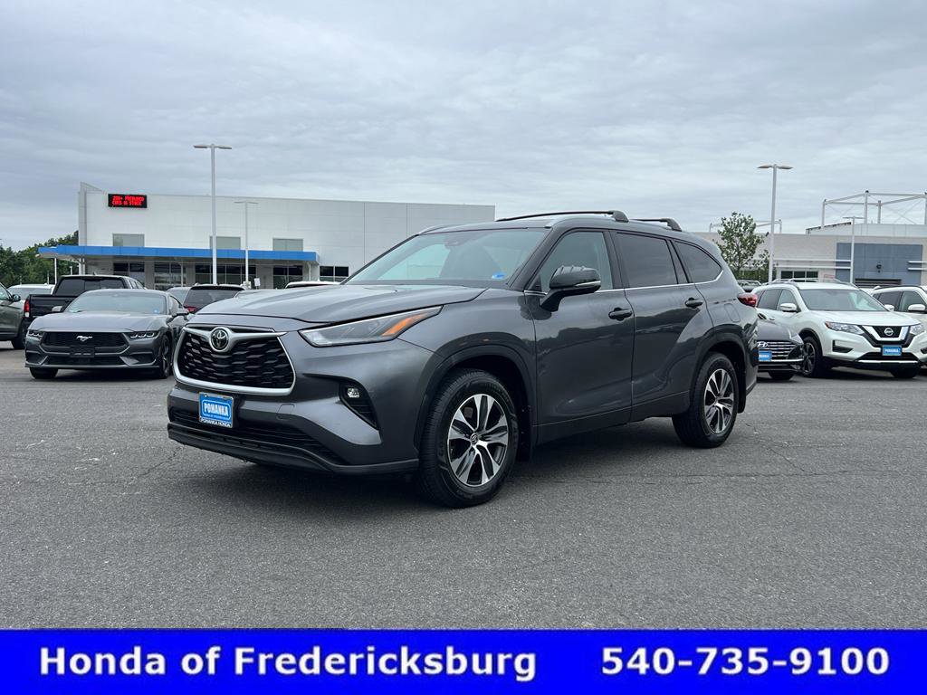 Used 2023 Toyota Highlander XLE FWD image 4