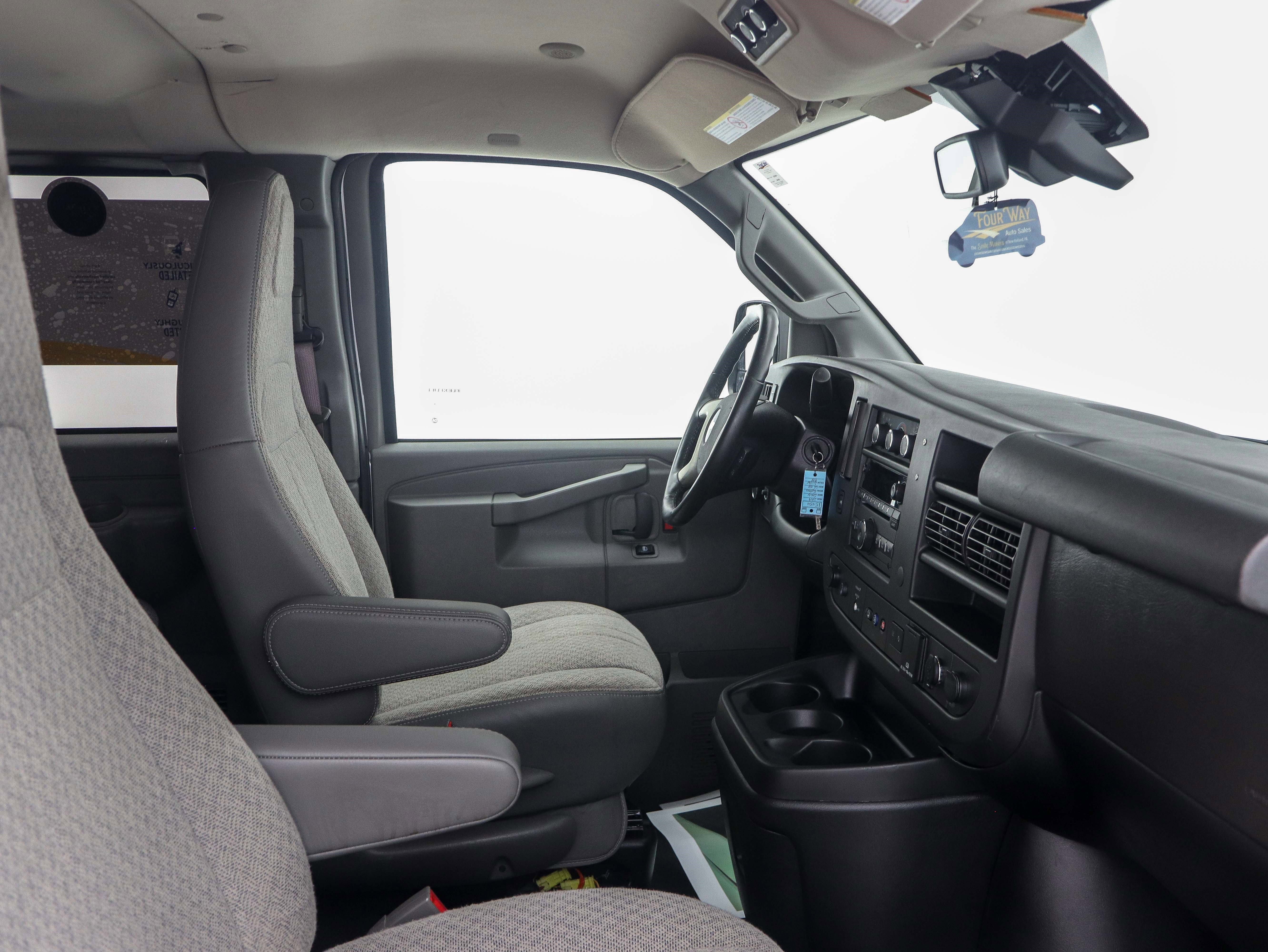 Used 2019 Chevrolet Express 3500 LS RWD image 18