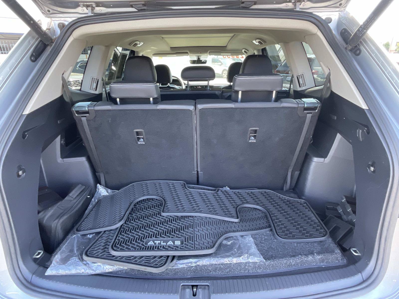 Certified 2023 Volkswagen Atlas SE w/ Panoramic Sunroof Package FWD image 5