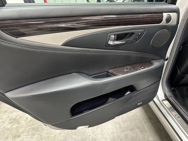 Used 2015 Lexus LS 460 L image 32