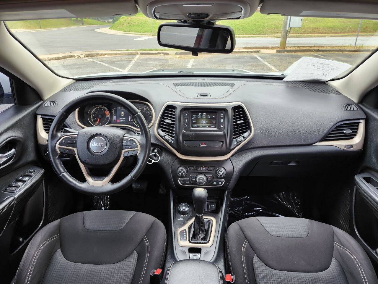 Used 2016 Jeep Cherokee Latitude AWD/4WD image 9