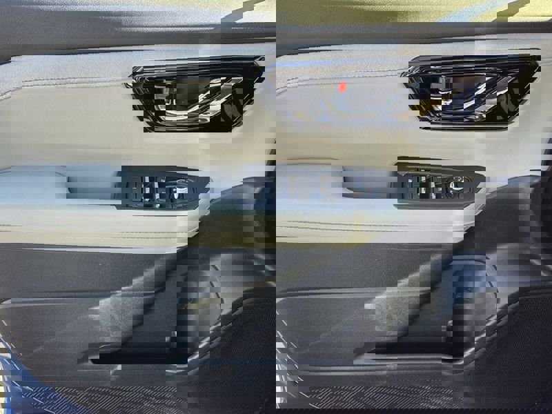 Used 2025 Subaru Forester Limited image 31