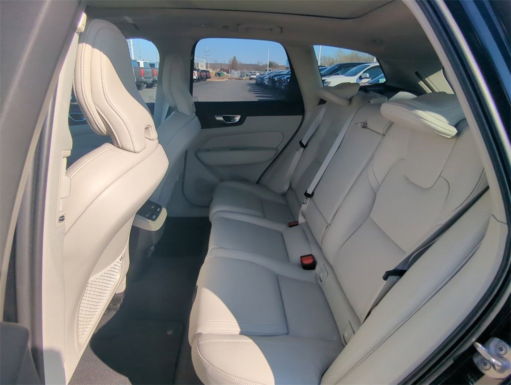 Used 2024 Volvo XC60 B5 Ultimate image 24