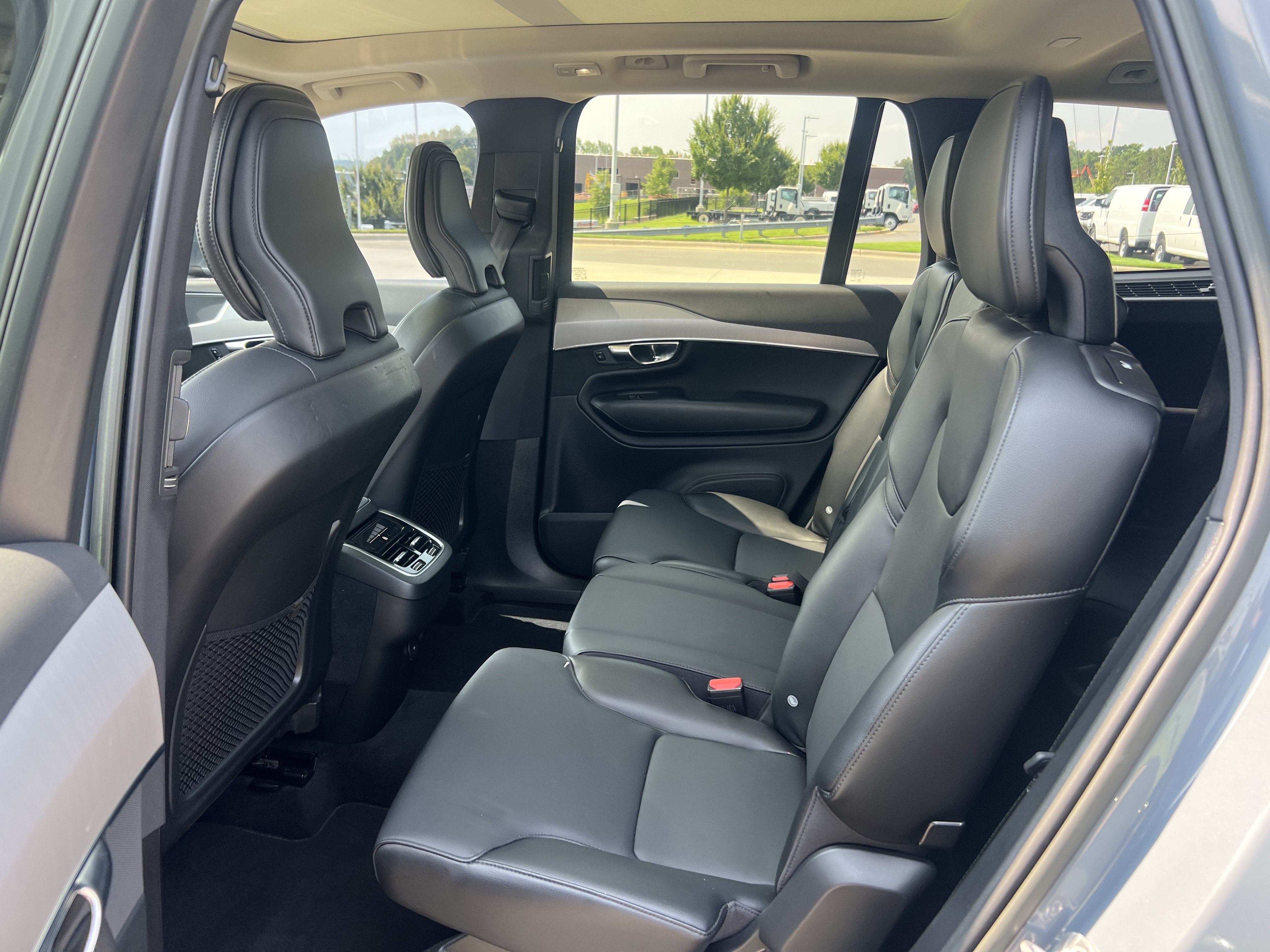 Used 2023 Volvo XC90 B5 Core AWD/4WD image 31