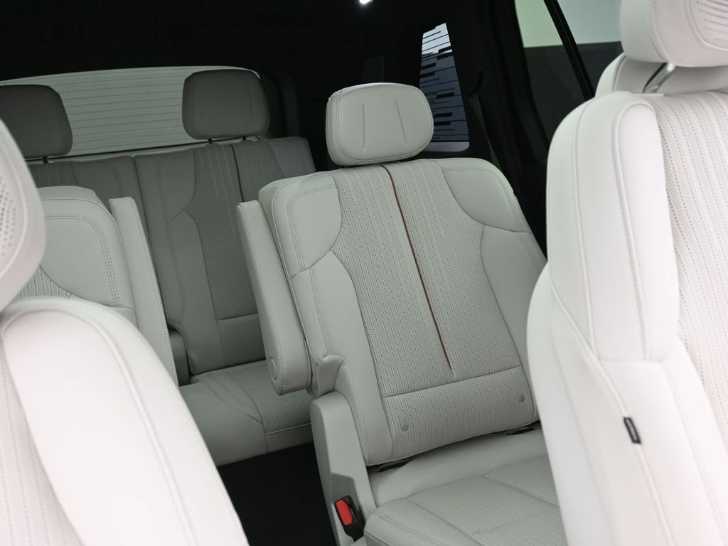Used 2026 Cadillac Vistiq Sport image 13