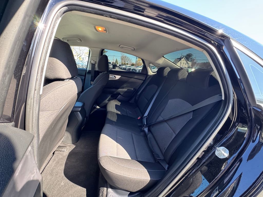 Used 2022 Kia Forte LXS FWD image 13