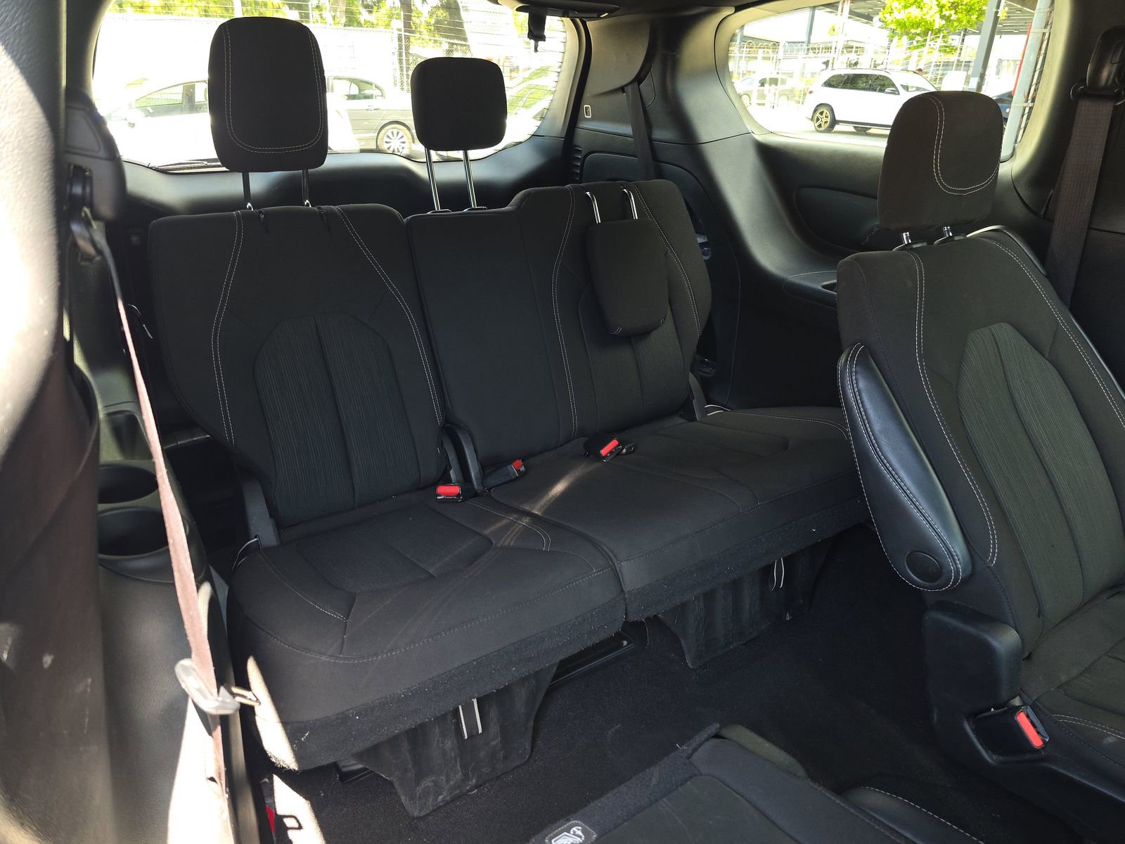 Used 2023 Chrysler Pacifica Touring FWD image 19