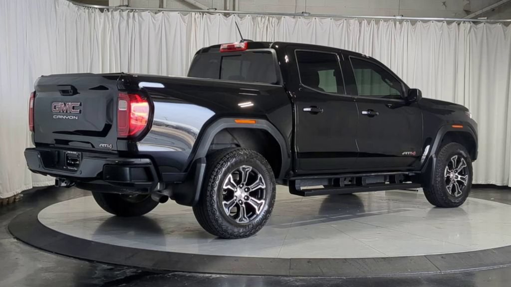 Used 2023 GMC Canyon AT4 w/ AT4 Premium Package AWD/4WD image 10