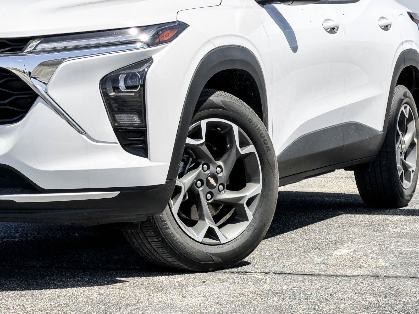Used 2024 Chevrolet Trax LT FWD image 2