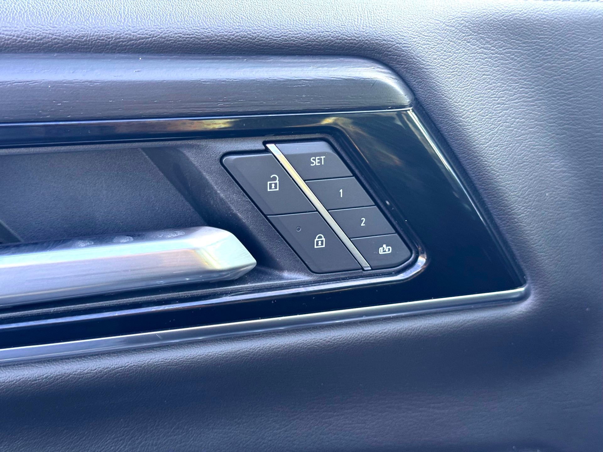 Used 2025 GMC Yukon Denali image 17