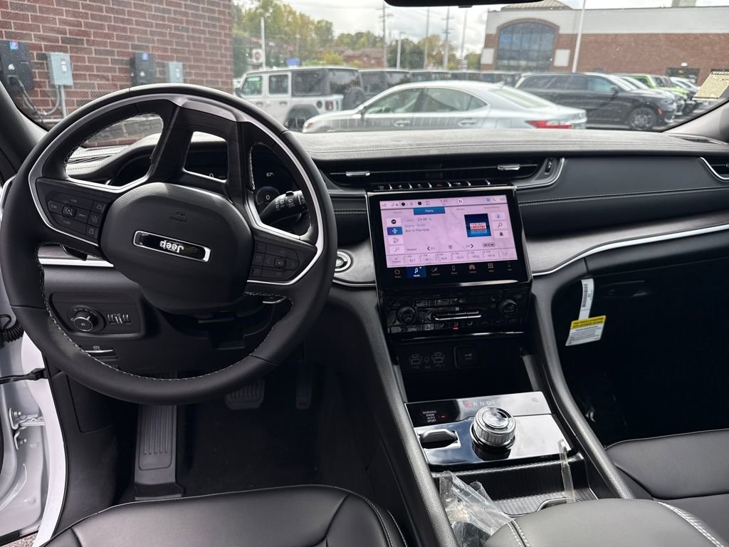 New 2025 Jeep Grand Cherokee Limited w/ MOPAR Finishing Package image 13