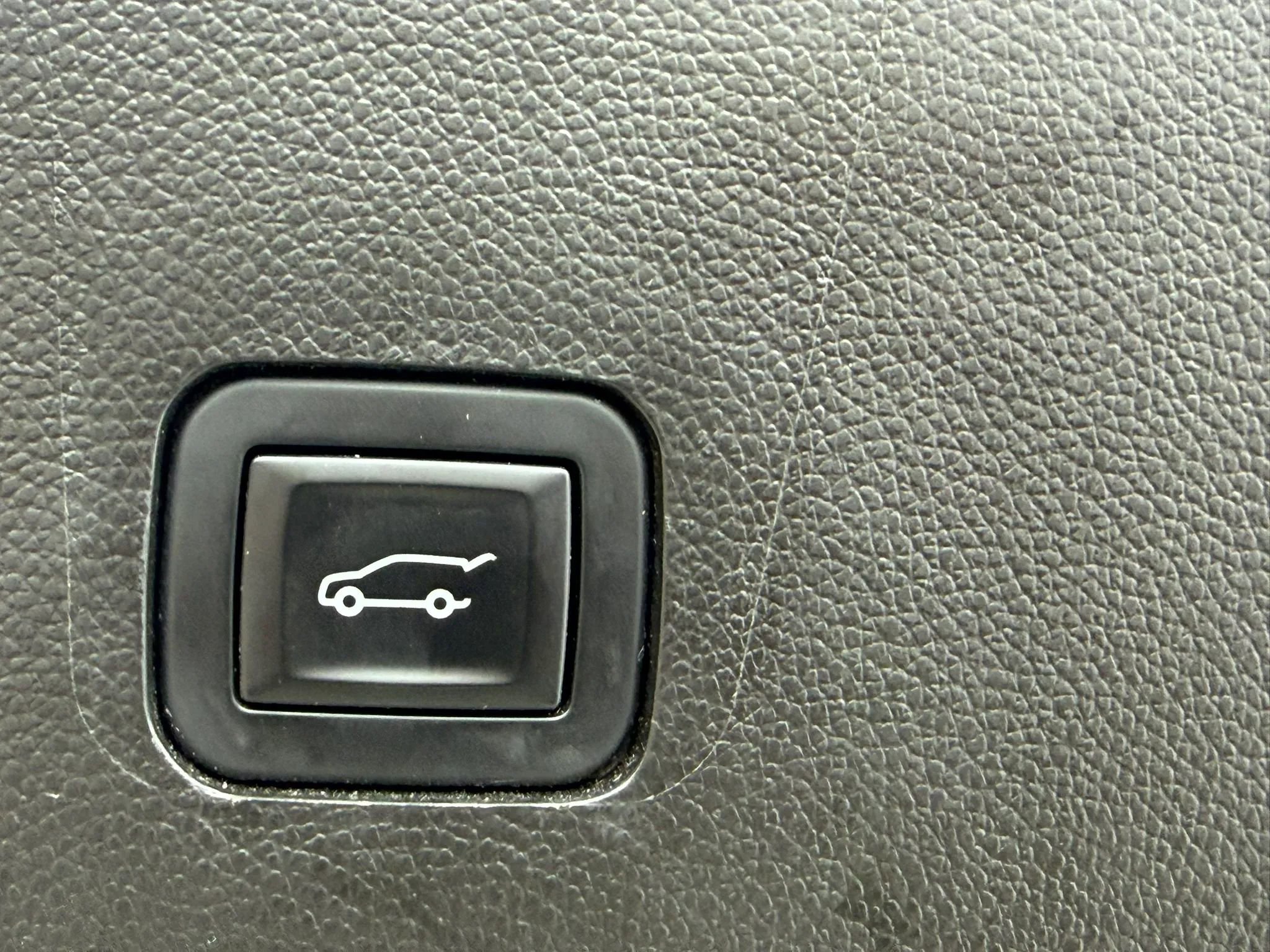 Used 2018 Chevrolet Traverse LT image 45