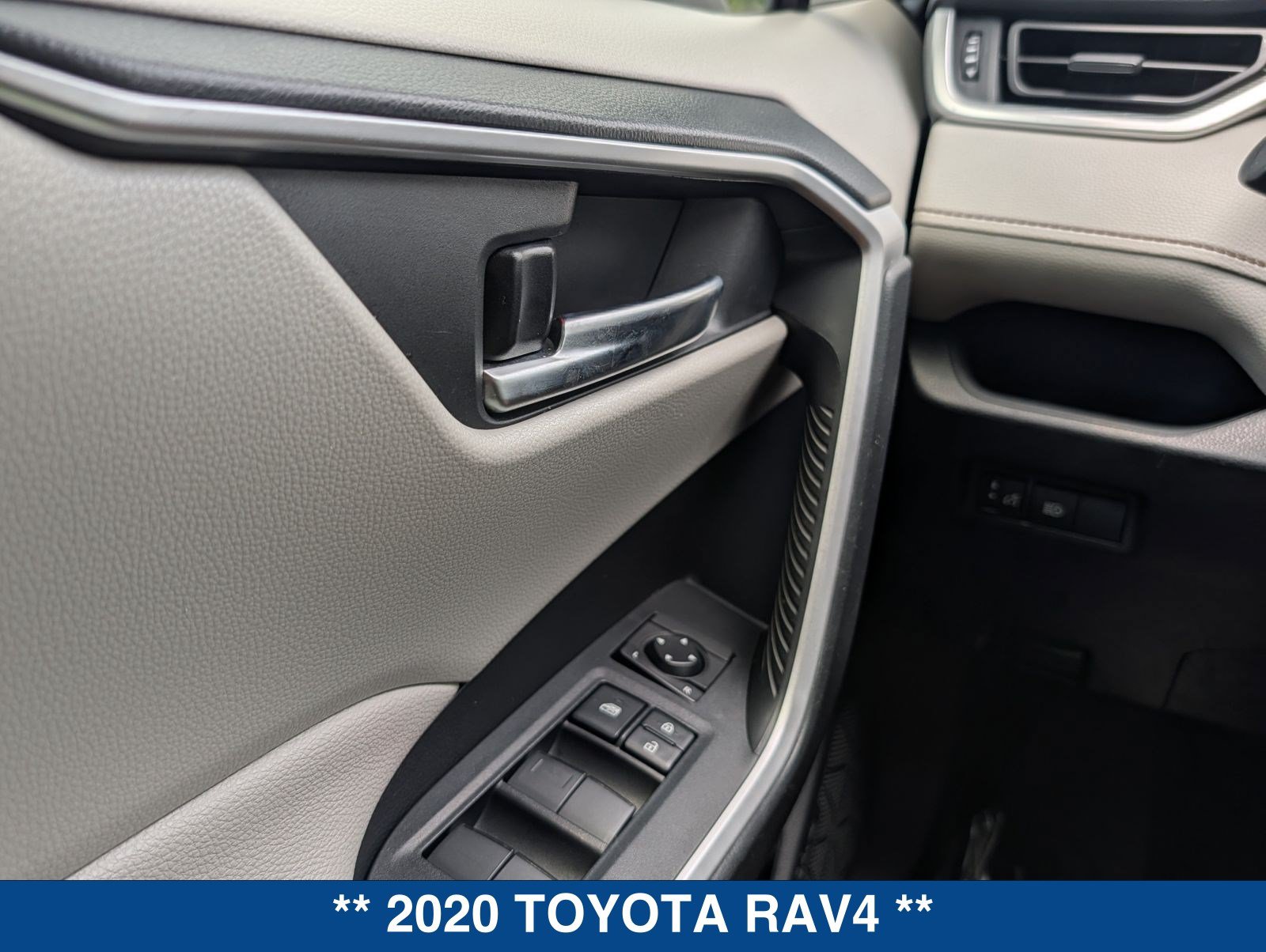 Used 2020 Toyota RAV4 XLE AWD/4WD image 24