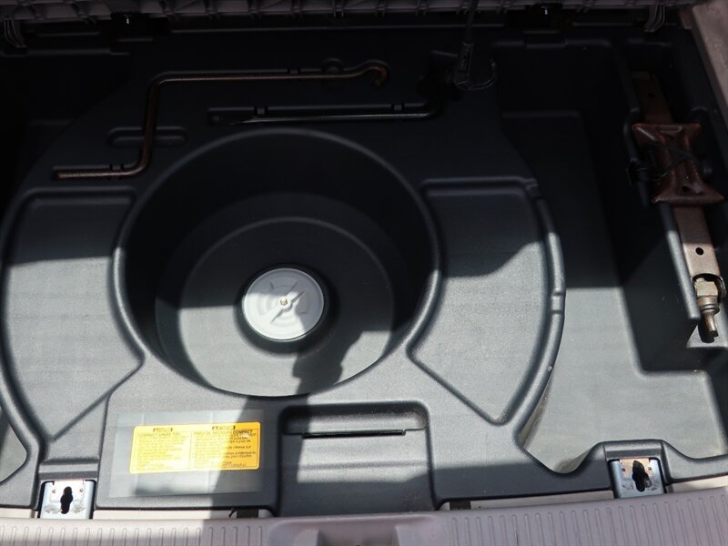 Used 2006 Toyota Matrix XR FWD image 30