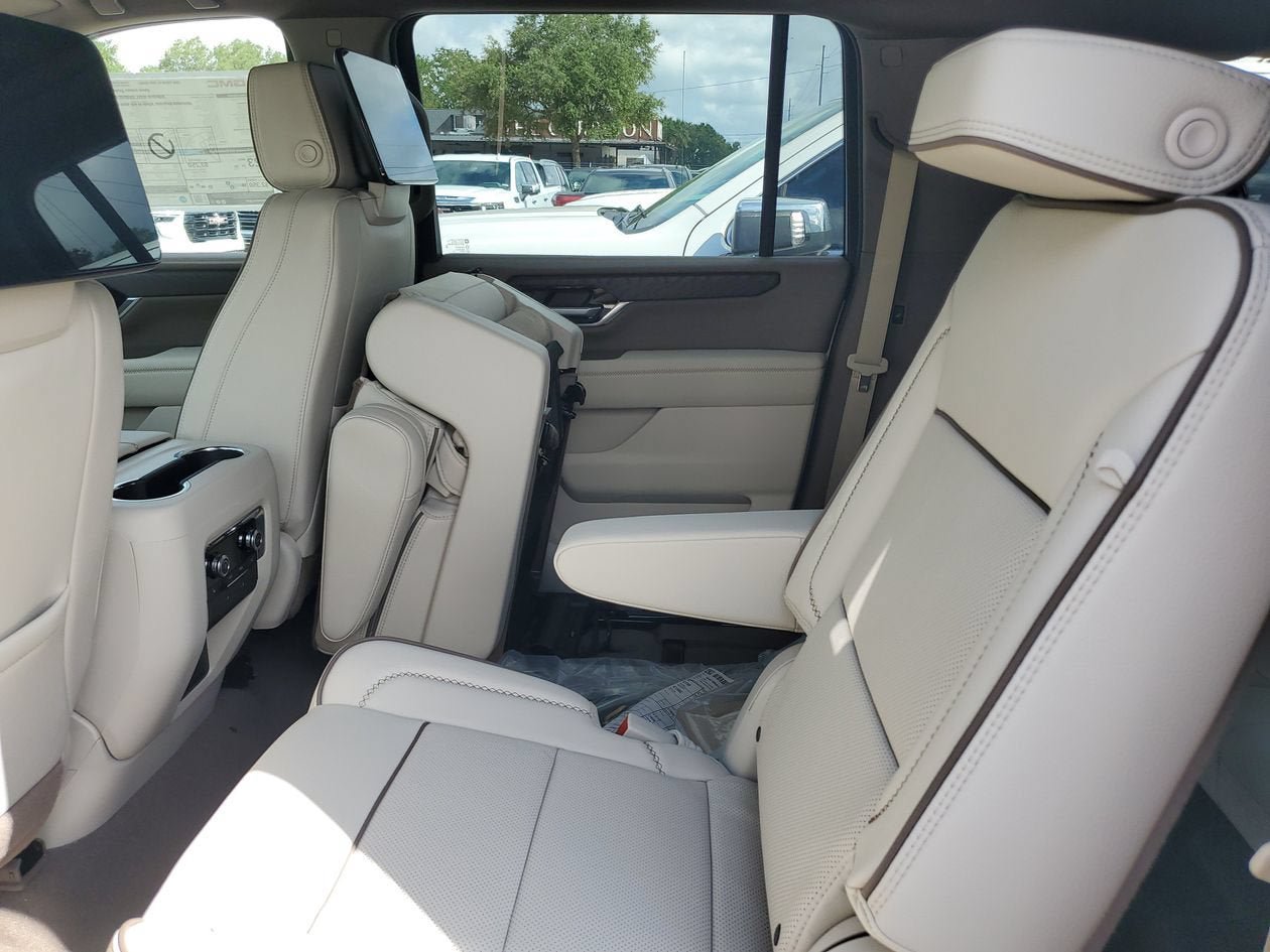 New 2026 GMC Yukon XL Denali w/ Denali Reserve Package RWD image 11