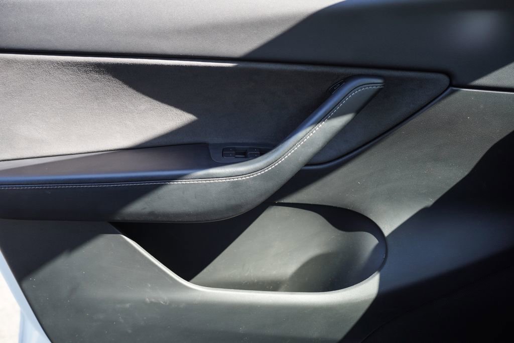 Used 2021 Tesla Model Y Long Range image 33