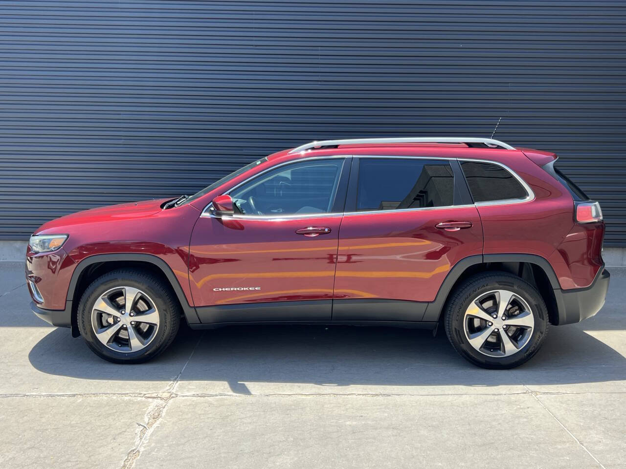 Used 2019 Jeep Cherokee Limited AWD/4WD image 9