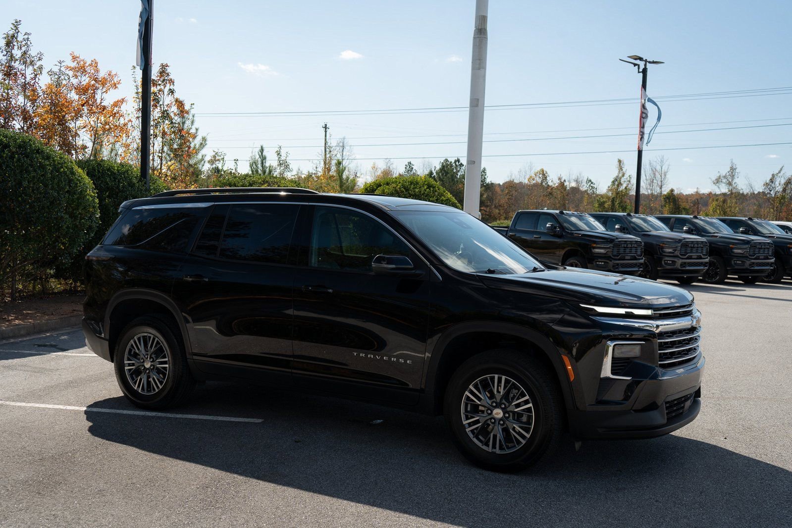 Used 2025 Chevrolet Traverse LT image 12