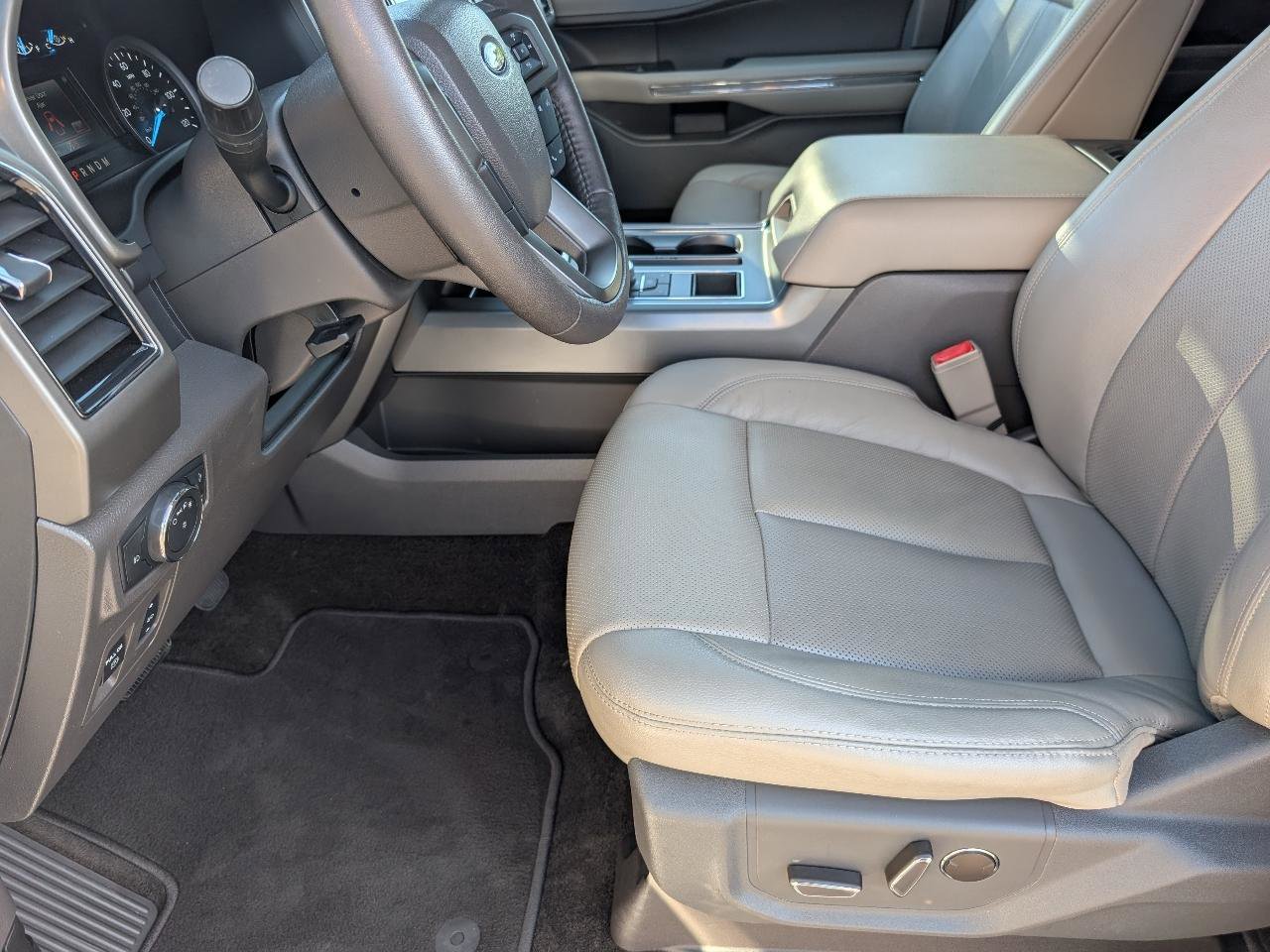 Used 2018 Ford Expedition XLT w/ Equipment Group 201A RWD image 8