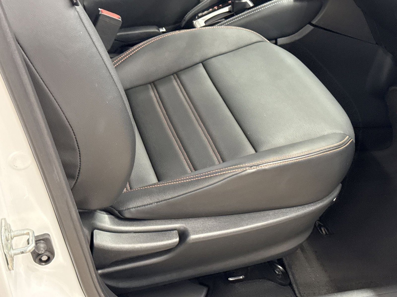 Used 2018 Nissan Kicks SR w/ Premium Package FWD image 32
