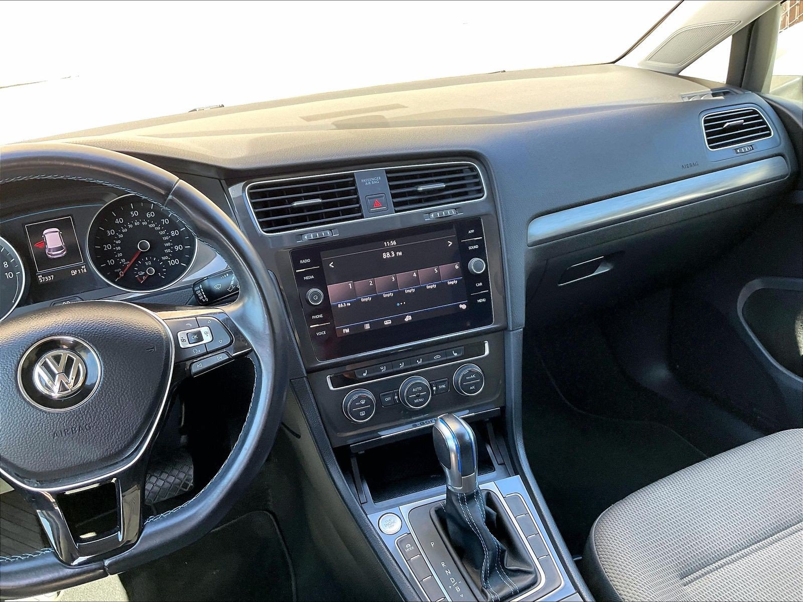 Used 2018 Volkswagen e-Golf SE FWD image 5