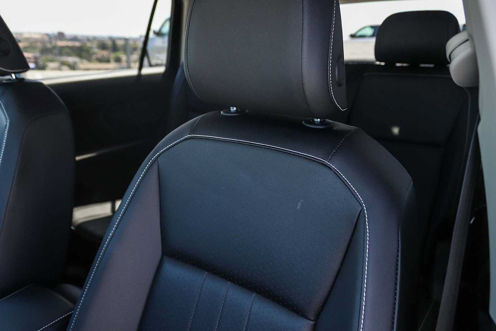 Certified 2022 Volkswagen Tiguan SE FWD image 25