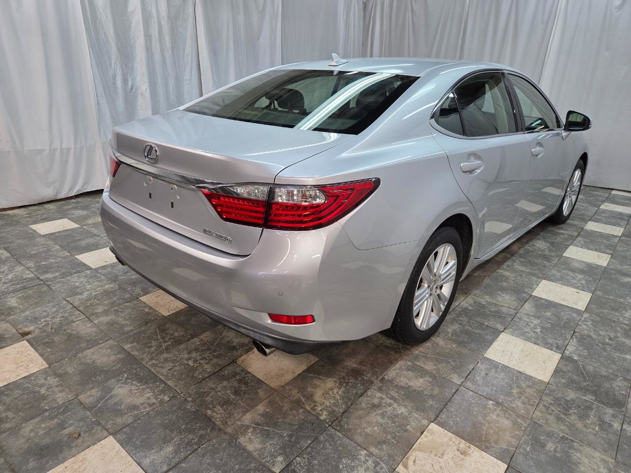 Used 2013 Lexus ES 350 Sedan w/ Luxury Pkg image 5