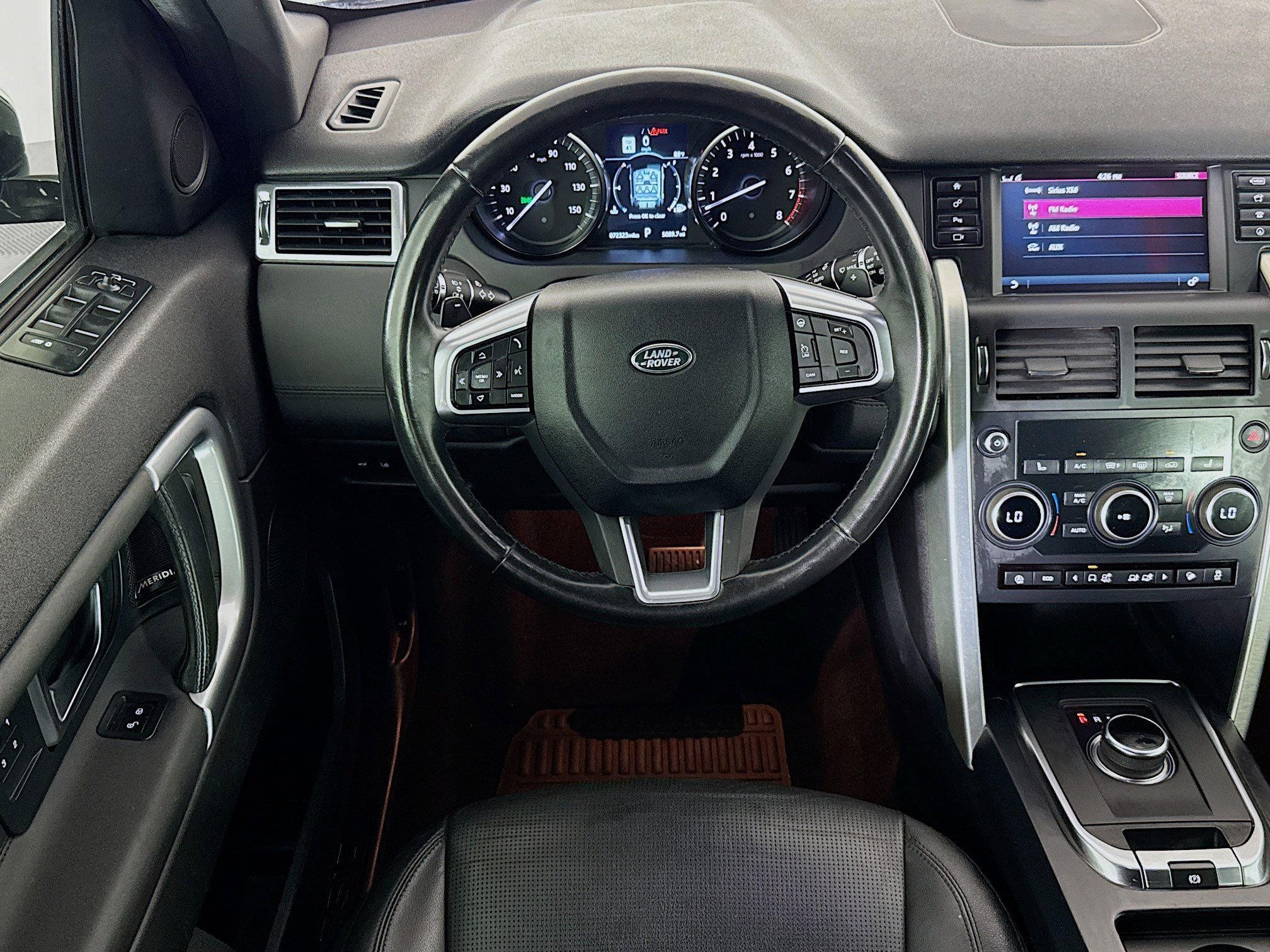 Used 2019 Land Rover Discovery Sport HSE image 16