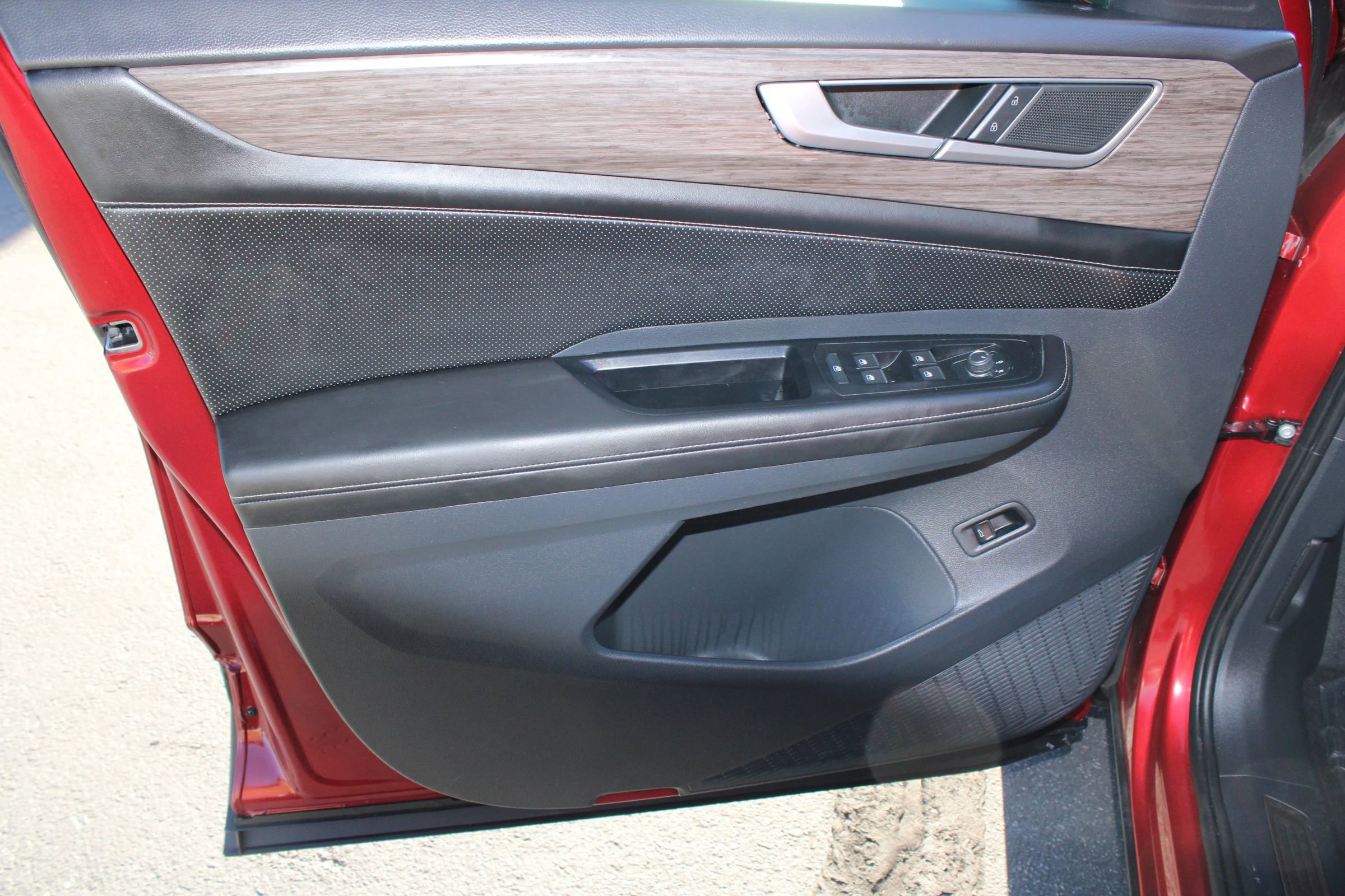 Used 2024 Volkswagen Atlas SEL image 16