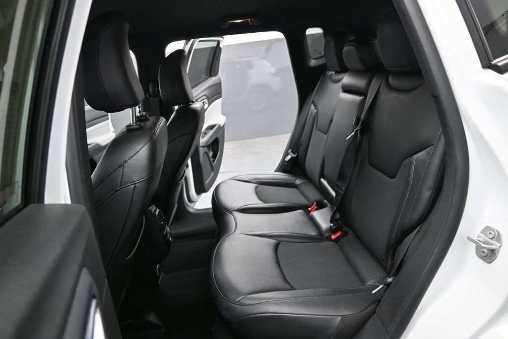 Used 2025 Jeep Compass Latitude AWD/4WD image 17