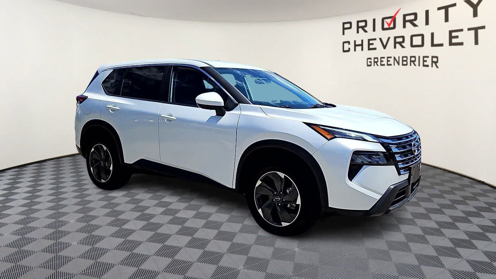 Used 2025 Nissan Rogue SV AWD/4WD image 2