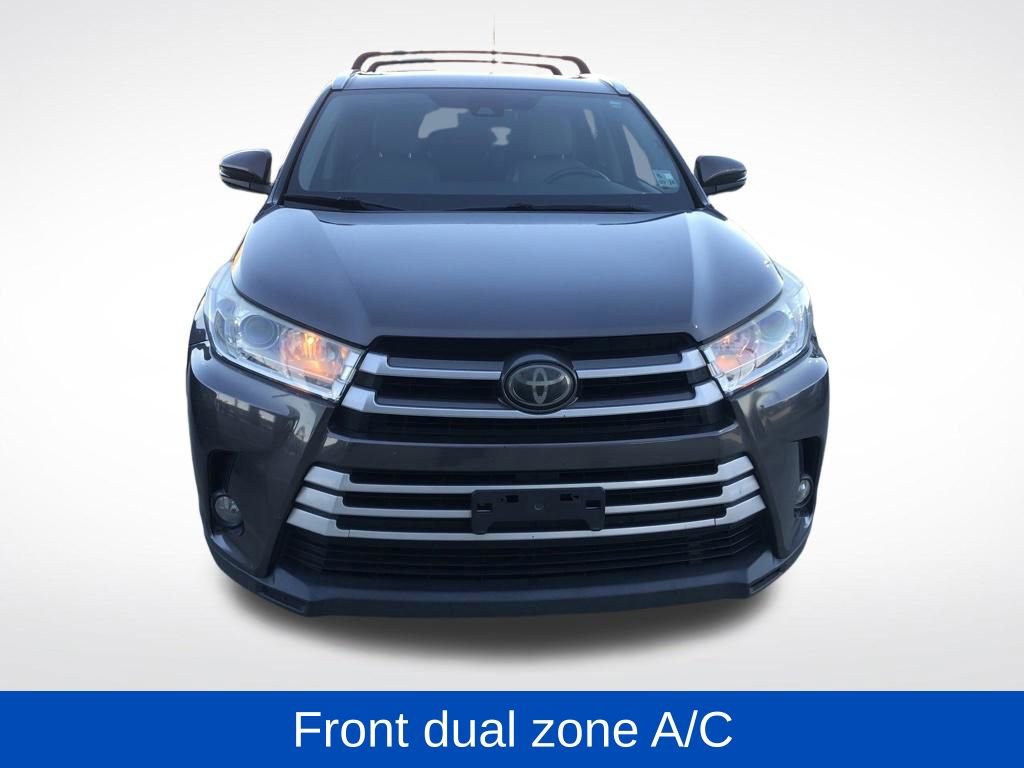 Used 2017 Toyota Highlander XLE AWD/4WD image 3