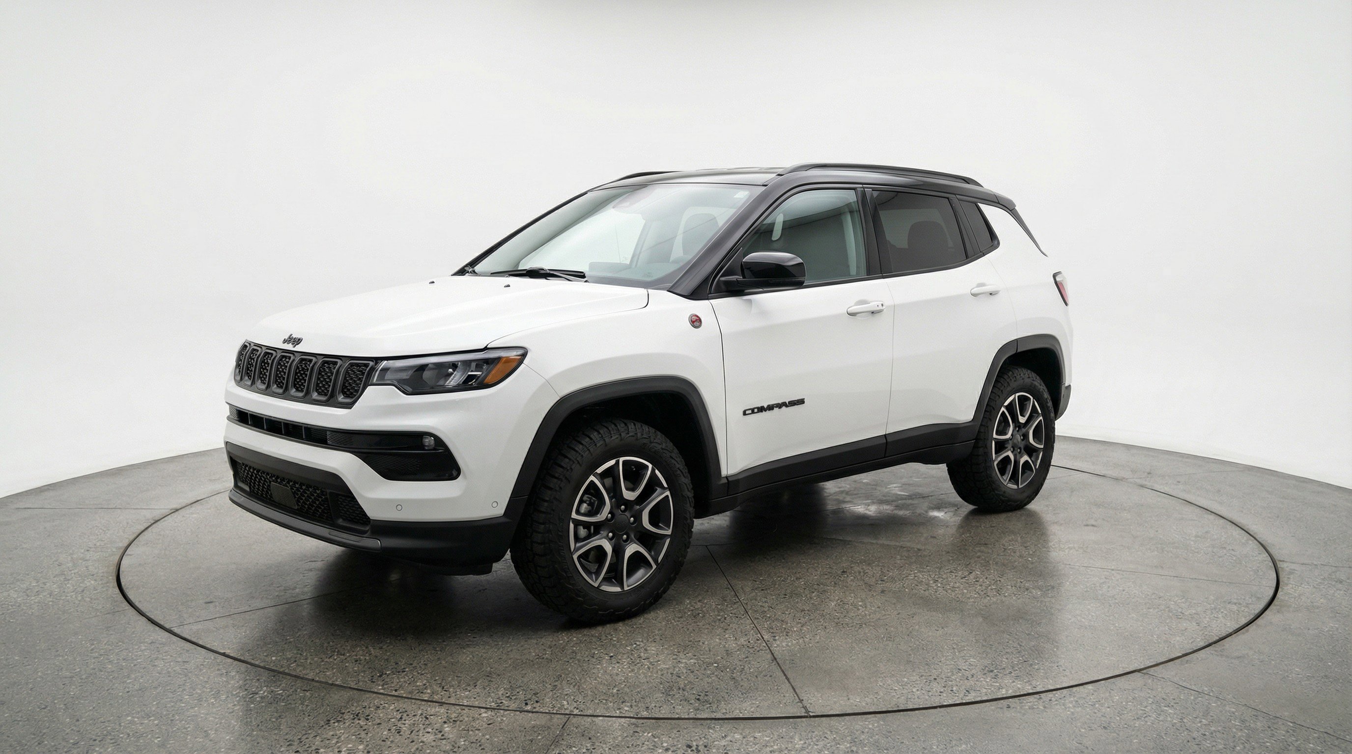 Used 2025 Jeep Compass Trailhawk AWD/4WD image 3