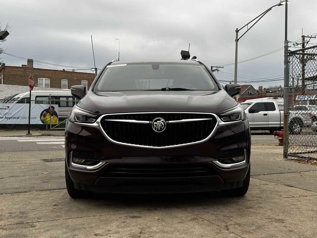Used 2018 Buick Enclave Essence image 2