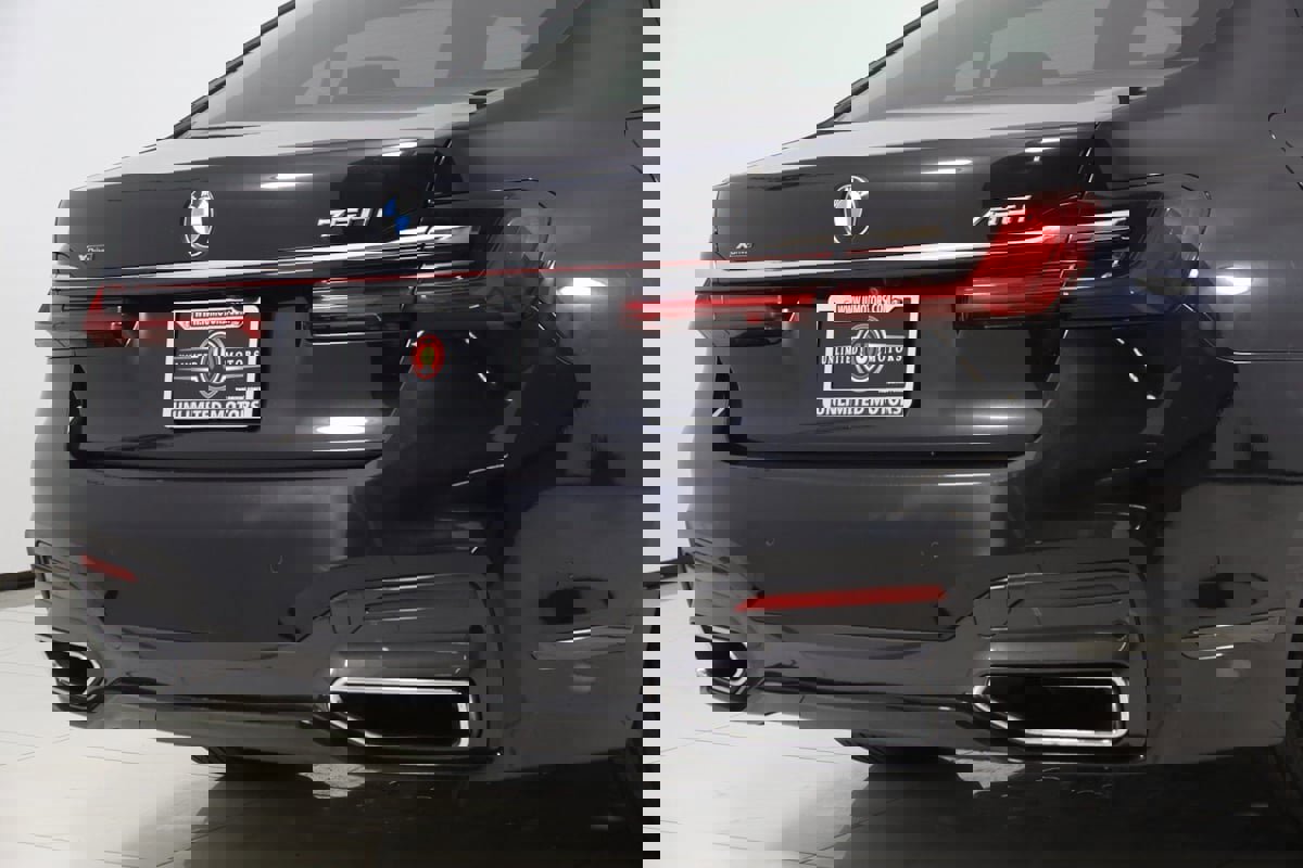 Used 2022 BMW 750i xDrive w/ M Sport Package image 58