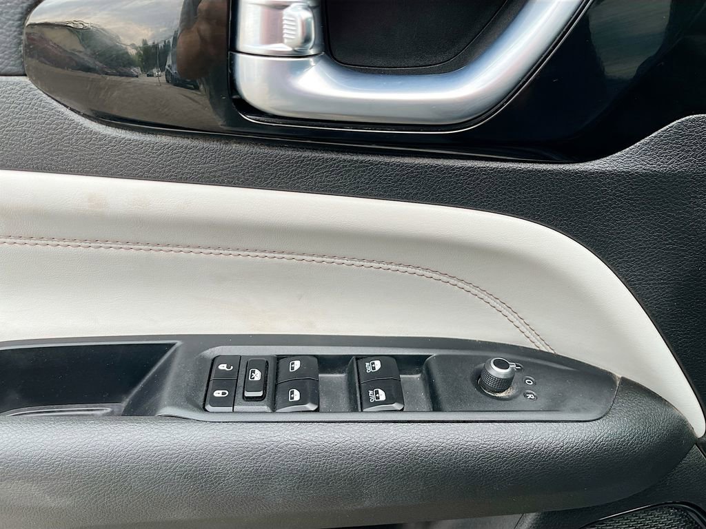 Used 2023 Jeep Compass Limited image 17