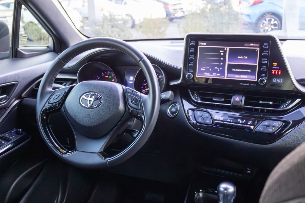 Used 2019 Toyota C-HR XLE FWD image 11