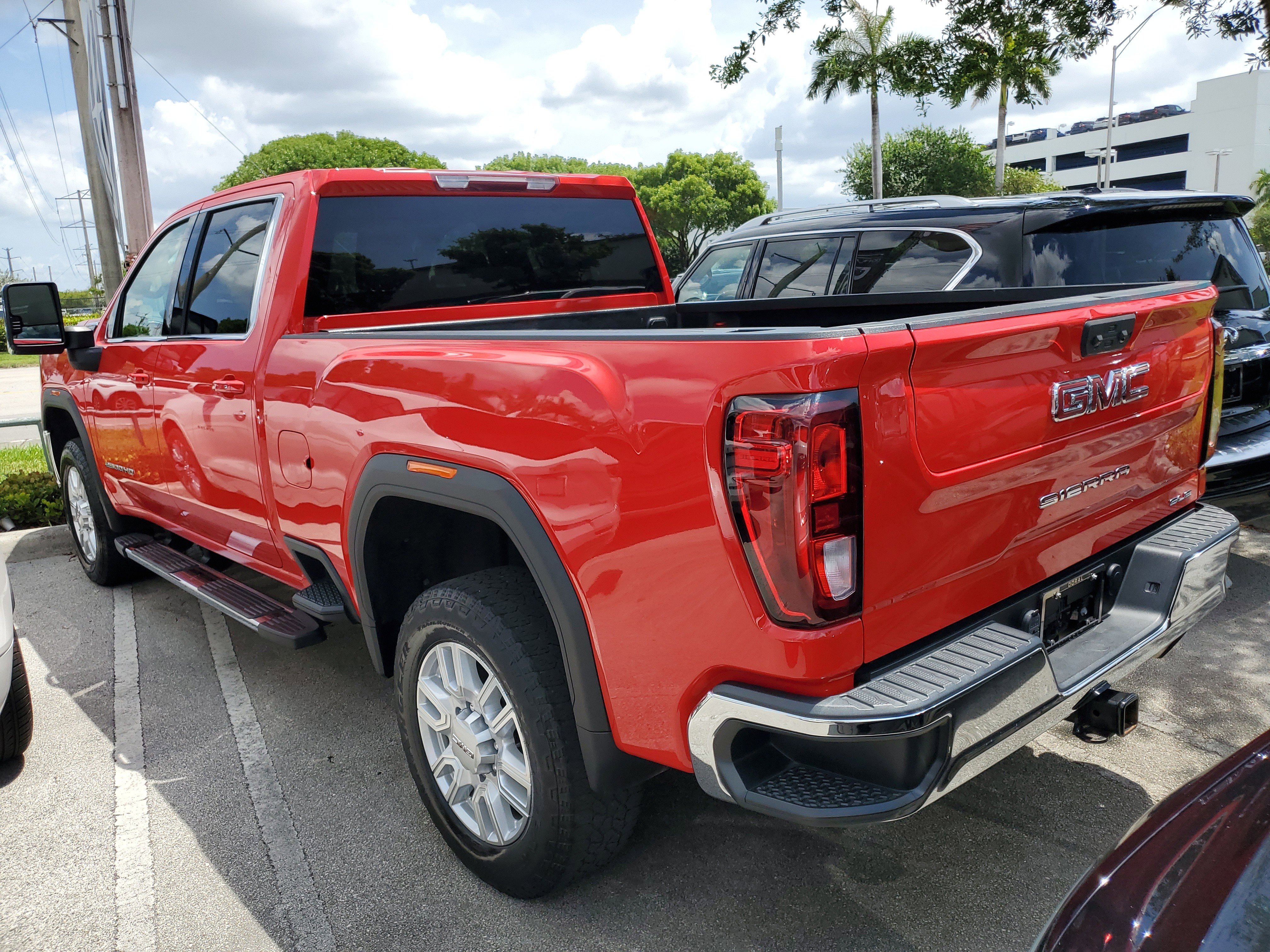 Used 2022 GMC Sierra 2500 SLE w/ SLE Convenience Package image 3