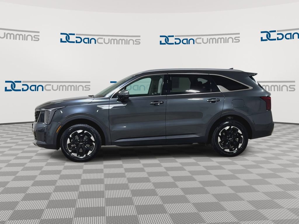 Used 2024 Kia Sorento S image 6