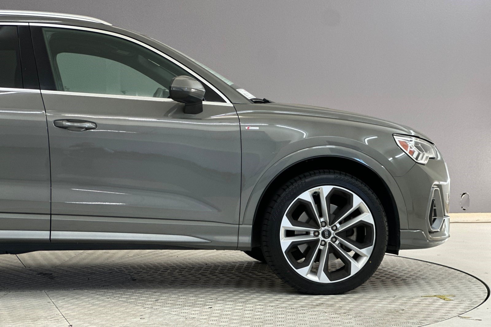 Used 2020 Audi Q3 2.0T Premium Plus w/ Premium Plus Package AWD/4WD image 36