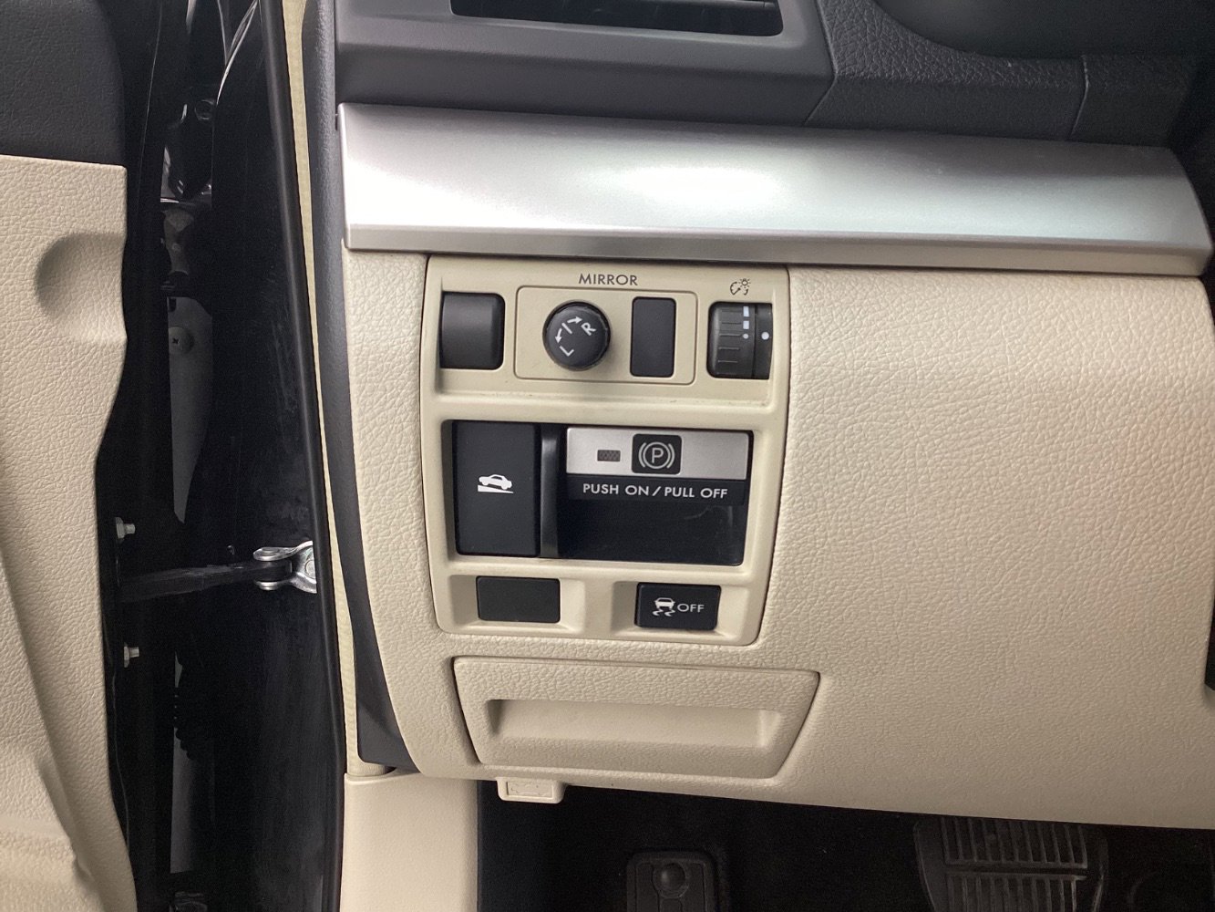 Used 2013 Subaru Outback 2.5i Premium w/ All-Weather Pkg image 40
