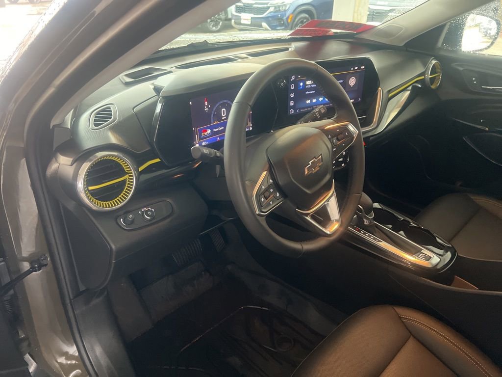 Used 2024 Chevrolet Trax ACTIV w/ Sunroof Package FWD image 6