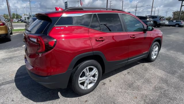 Used 2024 GMC Terrain SLE w/ Driver Convenience Package AWD/4WD image 2